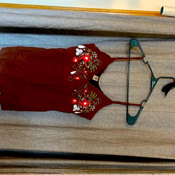 Embroidered Prana Tank. - Picture 2 of 3